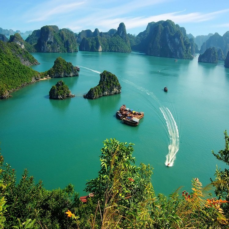 Hanoi City Tour and Halong Bay with Cruise Stay  
